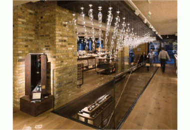 Hedonism plunges into luxury