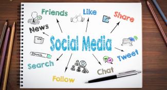 What role does social media play in wine communication? (Photo: STOATPHOTO/stock.adobe.com)