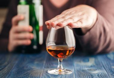 Preferences for red wine or non alcoholic drinks (Photo: Andrey Cherkasov/Adobe Stock)