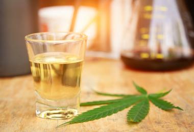 Cannabis as drink (Photo: Apiwat/AdobeStock)