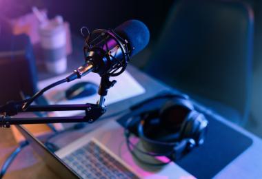 Recording a podcasts (Photo: StockPhotoPro/stock.adobe.com)
