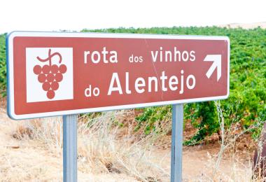 Vineyards and wine route in Alentejo (Photo: Richard Semik/stock.adobe.com)