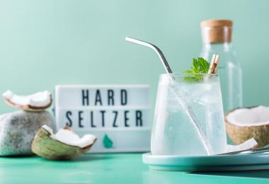 Hard seltzer (Photo: aamulya/Stock.Adobe.com)