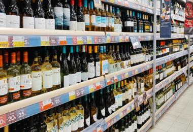 Wine department (Photo: Sergio/stock.adobe.com)
