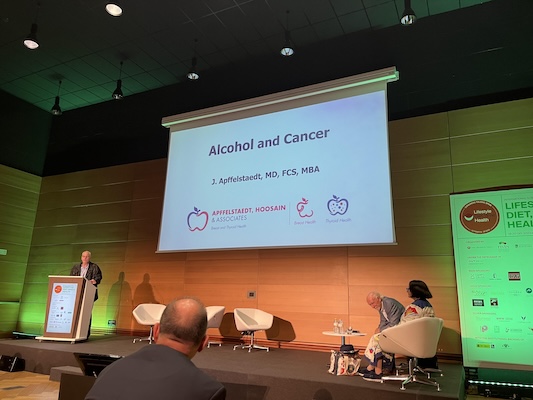 Dr Apffelstaedt presenting on wine and cancer