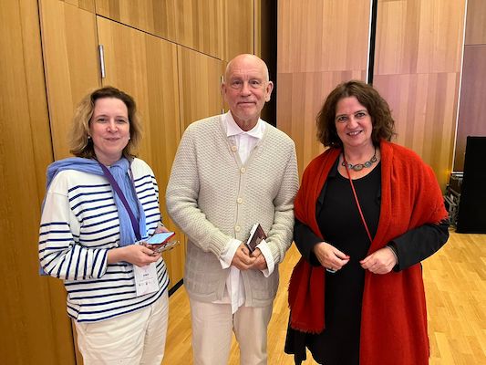 Malkovich in the interview with Felicity Carter and Anja Zimmer