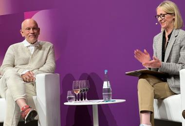 John Malkovich with moderator Susie Barrie MW at the 10th MW Symposium in Wiesbaden
