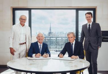 Stefano Domenicali (President/CEO of Formula 1), Greg Maffei (President/CEO of Liberty Media), Bernard Arnault (Founder/CEO LVMH Group), Frédéric Arnault (CEO LVMH's watch division) at the contract signing (Photo: LVMH)