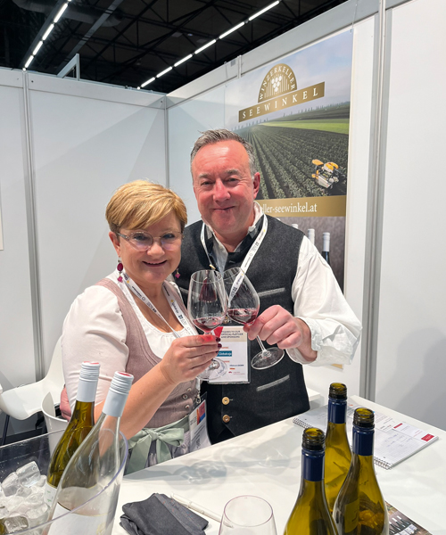 Hoping for an Improved Red Wine Demand: Elisabeth and Markus Wendelin from Winzerkeller Seewinkel. (Photo: Vincent Meßmer)