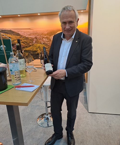 "Looking at the overall situation, we can actually consider ourselves satisfied," says Ludwig Holzer from the cooperative Winzer Krems.