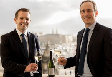 Managing Director Tom King (left) and Stanislas Thiénot (right) from Champagne Thiénot toast the new project.