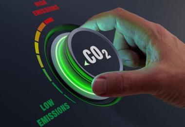 Lighter bottles, fewer emissions (Photo: Nicolas Herrbach/stock.adobe.com)