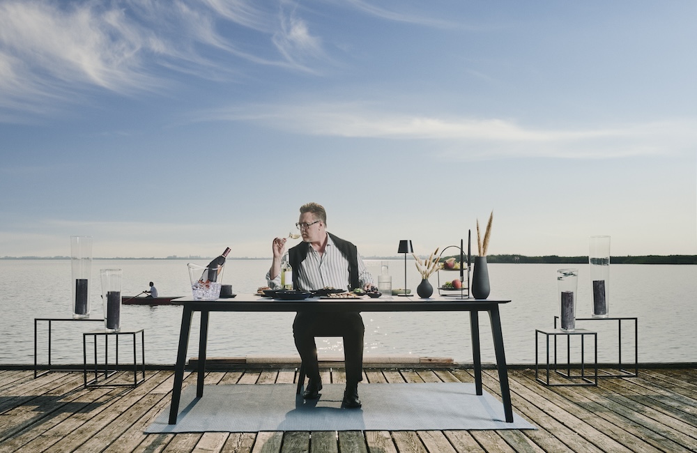 Nicholas Ofczarek tastes Burgenland (Photo: Felix Vratny/Burgenland Tourism)
