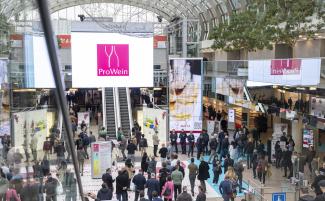 Entry to ProWein (Photo: Messe Düsseldorf/Constanze Tillmann)