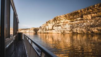 A boat on the Murray River (Photo: Zac Edmond/Unsplash)