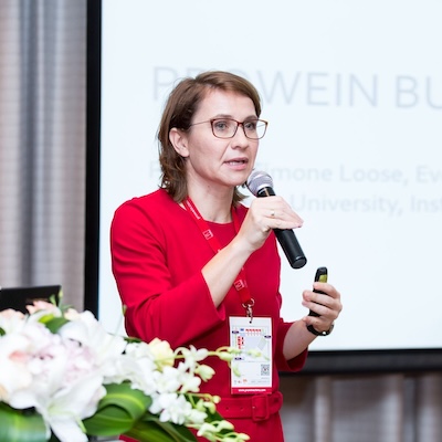 Prof Simone Loose