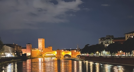 The supporting program of Vinitaly in the City shows Verona in its best light, as on the medieval Ponte Scaligero