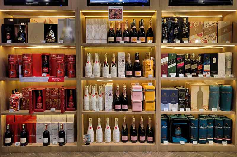 The shelves are full: Wines & Spirits was the weakest-performing category in LVMH’s portfolio in 2024. (Photo: AdobeStock/ltyuan)