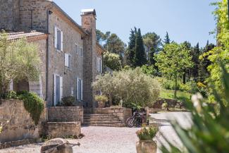 The headquarters of Calmel & Joseph at the organic Domaine de la Madone near Carcassonne. The winery is strongly orientated towards red wines and yet is still successful.  (Photo: Calmel & Joseph)
