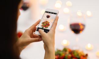 In France, you'd better not mention the wine producer when you post. And don't forget the legal notice on alcohol consumption (Photo: Prostock-studio/stock.adobe.com)