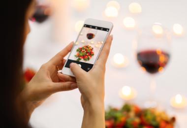 In France, you'd better not mention the wine producer when you post. And don't forget the legal notice on alcohol consumption (Photo: Prostock-studio/stock.adobe.com)