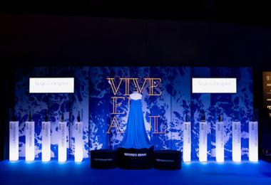 Sponsoring events, such as Mercedes-Benz Fashion Week in Madrid, supports targeting the desired audience.