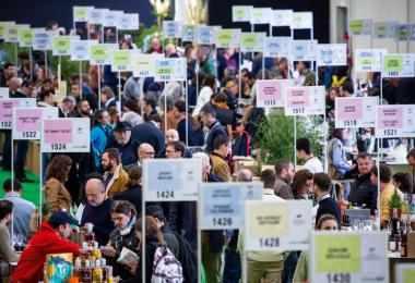 Equal conditions: At Millésime Bio, everyone has the same booths – from small winegrowers to large producers. (Photo: Millésime Bio)