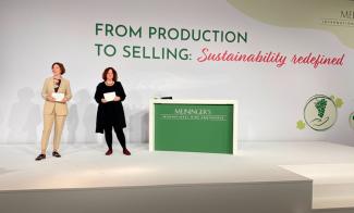 Alexandra Wrann, Editor-in-Chief of WEINWIRTSCHAFT (l.) and Anja Zimmer, Editor-in-Chief of Meininger's International, open the conference (Photo: Sascha Kreklau)