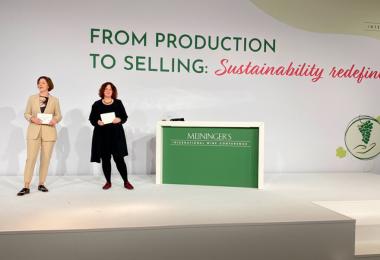 Alexandra Wrann, Editor-in-Chief of WEINWIRTSCHAFT (l.) and Anja Zimmer, Editor-in-Chief of Meininger's International, open the conference (Photo: Sascha Kreklau)