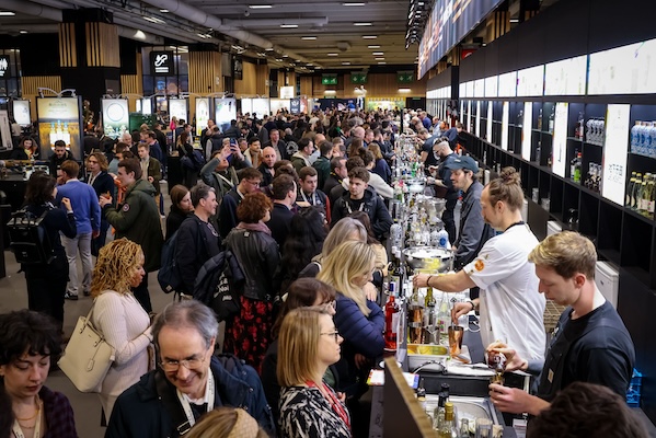 Morning rush (Photo: Vinexpo/Philippe Labeguerie)