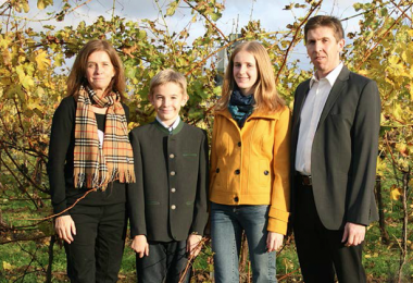 Die zwei jüngsten Generationen der Familie Baumgartner / Credits: Baumgartner