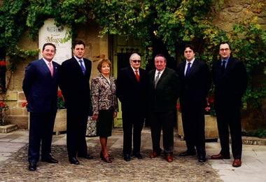 Isaac und Jorge Muga Palacín, Isabel, Manuel und Isacín Muga Caño, Juan und Manuel Muga Peña / Credits: Muga